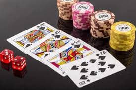 Màn hình game bắn cá đổi thưởng với hiệu ứng súng bắn và cá nhiều màu sắc tại open888